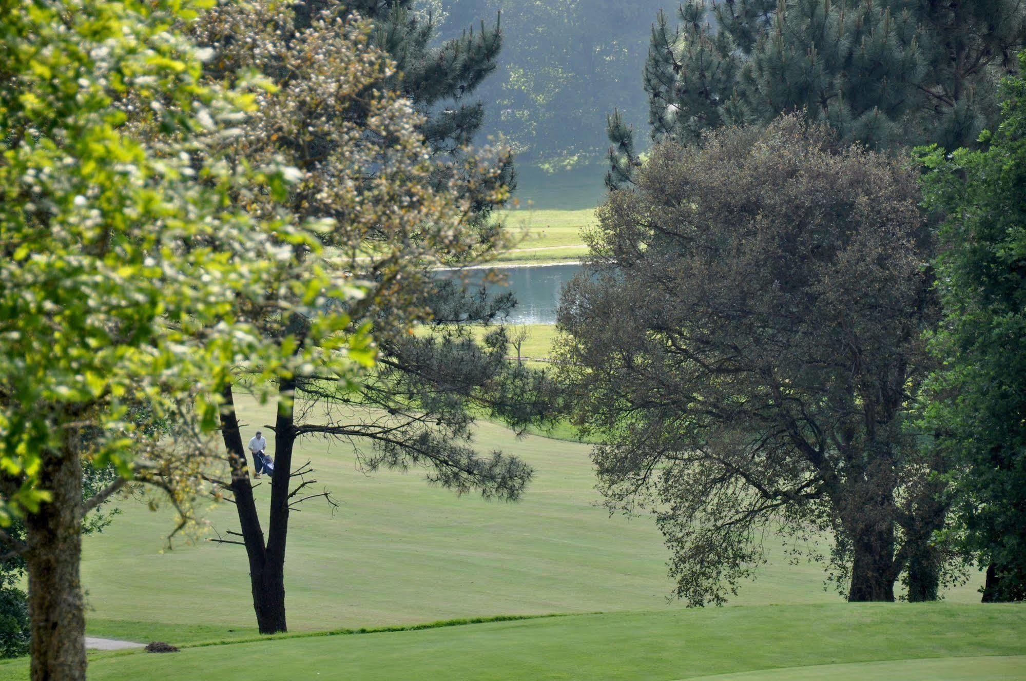 Axis Golf Hotel